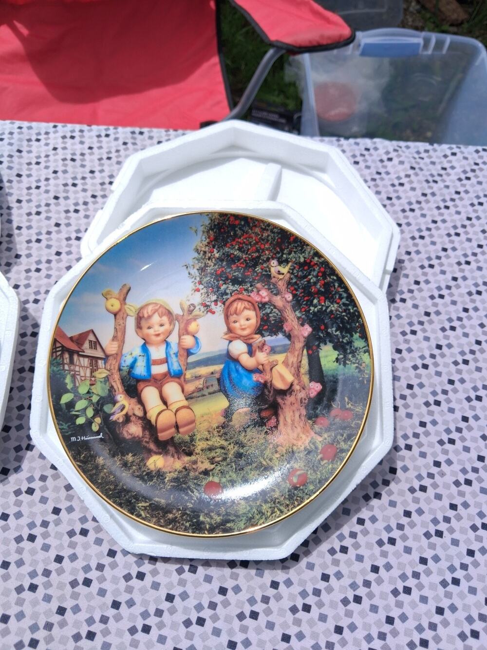 M.J. Hummel Apple Tree Boy and Girl 8" Plate With Styrofoam Package Mint